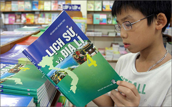 Nóng chuyện thay sách giáo khoa bắt đầu từ năm 2020 (Ảnh: VOV.VN) Nóng chuyện thay sách giáo khoa bắt đầu từ năm 2020 (Ảnh: VOV.VN)