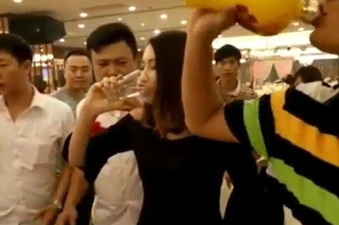 Huyện về thì xã mổ trâu... ảnh 2 Huyện về thì xã mổ trâu... ảnh 2