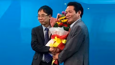 Ông Nguyễn Văn Hiếu (trái) vừa được bổ nhiệm giữ chức vụ Phó Cục trưởng Cục Báo chí..