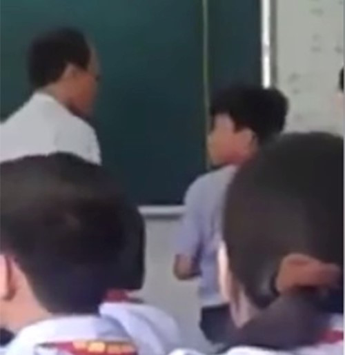 Cô giáo dán băng dính bịt miệng 6 học sinh vì mất trật tự ngay tại thủ đô Hà Nội ảnh 2 Cô giáo dán băng dính bịt miệng 6 học sinh vì mất trật tự ngay tại thủ đô Hà Nội ảnh 2