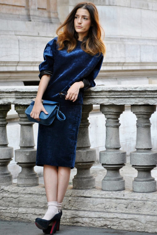 Có nhiều quan điểm cho rằng mặc đồ nhung rất khó, song khi ngắm nhìn những ứng dụng của vải nhung trong mảng thời trang đường phố, chắc chắn ai cũng phải bất ngờ vì vẻ đẹp linh hoạt và sự thân thiết, gần gũi của nó.