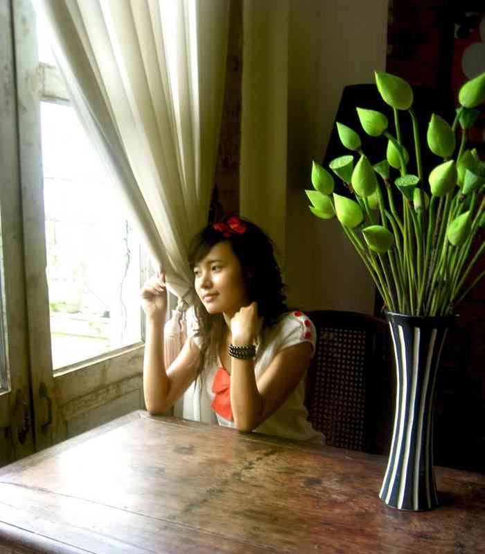 Có vẻ như Midu rất thích gắn những chiếc nơ lên áo quần và phụ kiện của mình.