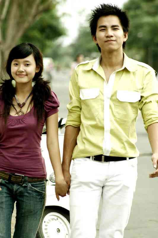 Kiểu tóc buộc 2 bên điệu đà này cũng là item đã được Midu trưng dụng 1 thời gian rất dài.