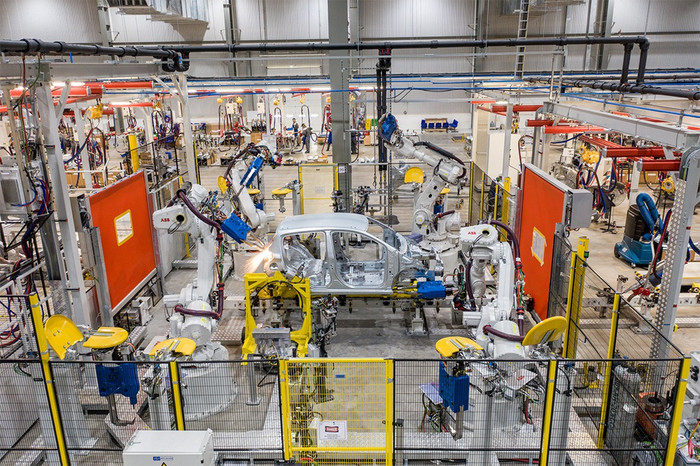 Kỳ thực tập tại các công ty của tập đoàn Vingroup như VinFast sẽ là một lợi thế đặc biệt của sinh viên VinUni. Kỳ thực tập tại các công ty của tập đoàn Vingroup như VinFast sẽ là một lợi thế đặc biệt của sinh viên VinUni.