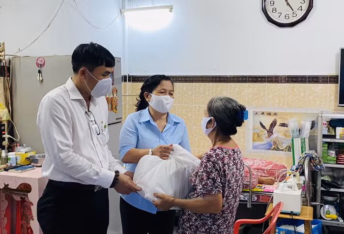 Sắp tới, Tập đoàn Novaland sẽ tài trợ các thiết bị y tế như phòng áp lực âm, máy giúp thở cao cấp, hệ thống lọc máu trị giá khoảng 10 tỷ đồng đến bệnh viện 115.