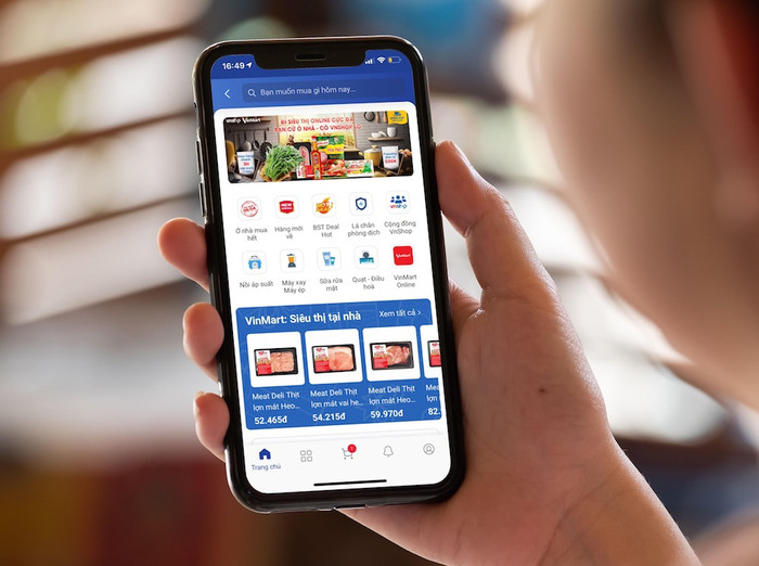 Hình ảnh người dùng sử dụng BIDV SmartBanking đặt hàng.