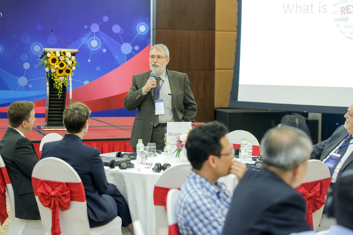 Giáo sư Charalabos (Haris) Doumanidis, Viện trưởng Viện Kỹ thuật và Khoa học Máy tính Đại học VinUni là một kĩ sư giàu kinh nghiệm, một nhà nghiên cứu nổi tiếng và một nhà lãnh đạo học thuật có tầm ảnh hưởng. Giáo sư Charalabos (Haris) Doumanidis, Viện trưởng Viện Kỹ thuật và Khoa học Máy tính Đại học VinUni là một kĩ sư giàu kinh nghiệm, một nhà nghiên cứu nổi tiếng và một nhà lãnh đạo học thuật có tầm ảnh hưởng.