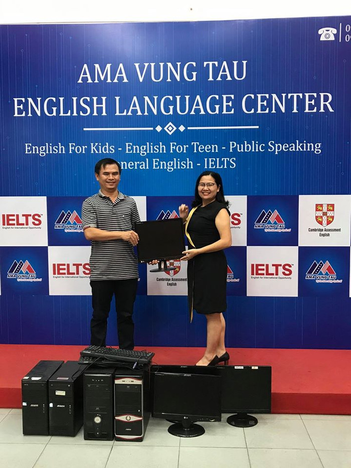 Trung tâm Anh ngữ AMA Vũng Tàu trao tặng máy tính cho dự án “Máy tính cho em”