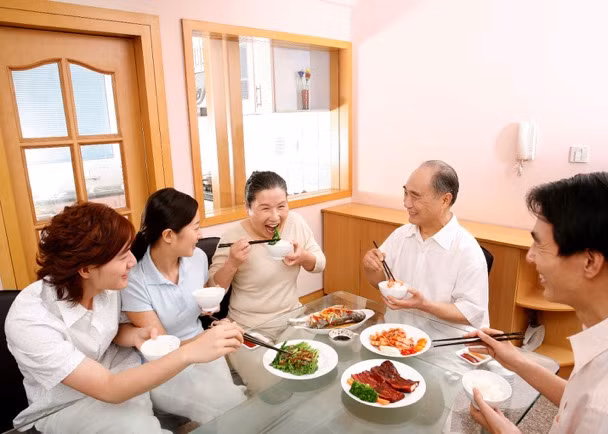 Chấm chung làm mất đi giá trị dinh dưỡng của bữa ăn Chấm chung làm mất đi giá trị dinh dưỡng của bữa ăn