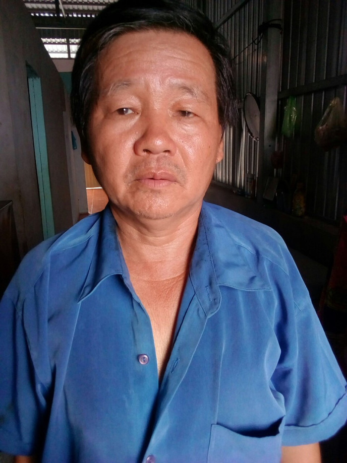 Thầy giáo Văng Hồng sau khi đã hoàn thành tang ma cho con trai