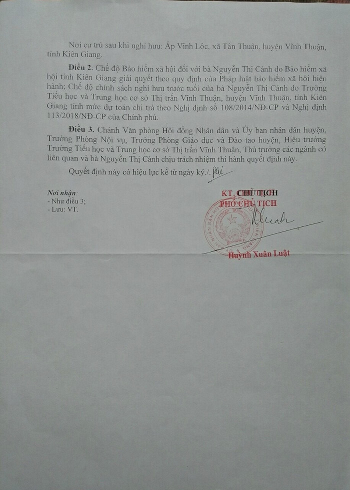 Quyết định nghỉ hưu ký trái thẩm quyền Quyết định nghỉ hưu ký trái thẩm quyền