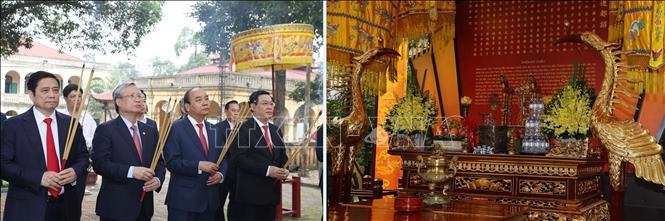 Thủ tướng Nguyễn Xuân Phúc và các đồng chí lãnh đạo Đảng, Nhà nước dâng hương tại Điện Kính Thiên, Hoàng thành Thăng Long. Ảnh: Thống Nhất/TTXVN