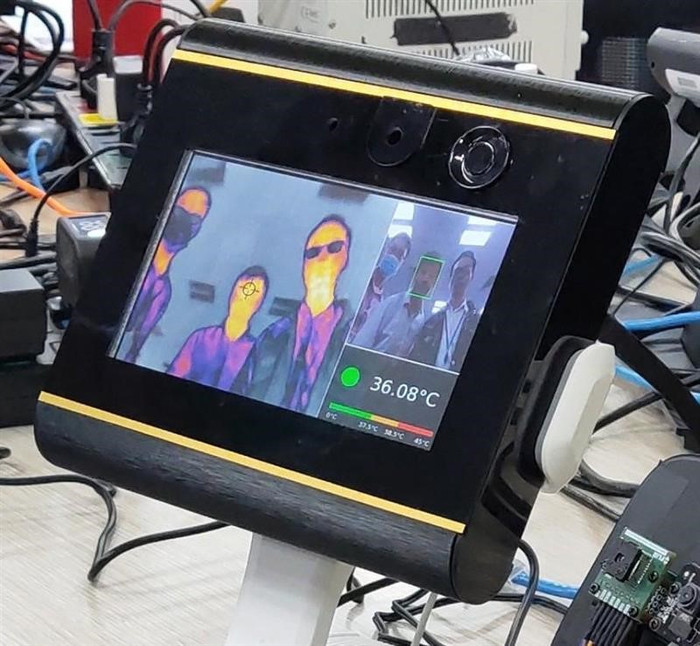 Máy đo thân nhiệt đã được Vingroup sản xuất thử nghiệm thành công. Máy đo thân nhiệt đã được Vingroup sản xuất thử nghiệm thành công.