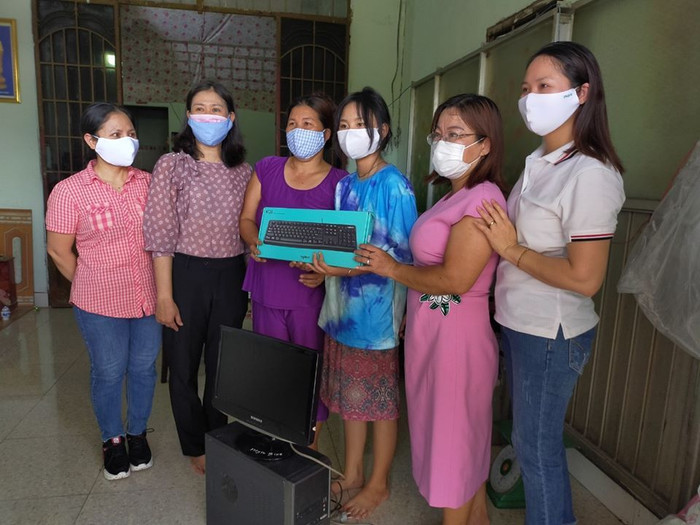 Dự án “Máy tính cho em” tặng máy tính cho học trò nghèo, gieo chữ mùa Covid-19