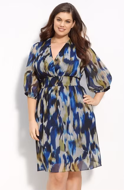 Chất liệu voan mềm mại cùng phần ống tay lửng được thiết kế duyên dáng, cổ chữ V và phần eo được nhấn "chính xác", trông cô nàng chẳng có cảm giác gì là béo ú và mập mạp cả. Chất liệu voan mềm mại cùng phần ống tay lửng được thiết kế duyên dáng, cổ chữ V và phần eo được nhấn "chính xác", trông cô nàng chẳng có cảm giác gì là béo ú và mập mạp cả.