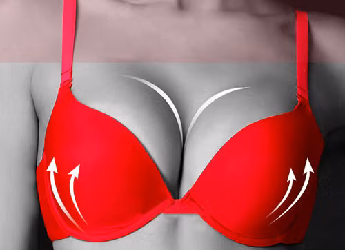 Chúng tạo dáng ngực thẳng và khe ngực căng