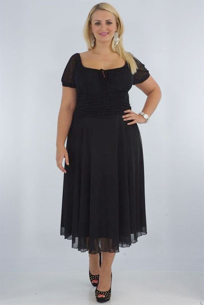 Phần rủ mềm mại của váy khi kết hợp cùng đôi sandal cao gót sẽ khiến những nàng mập trở nên duyên dáng hơn bao giờ hết.