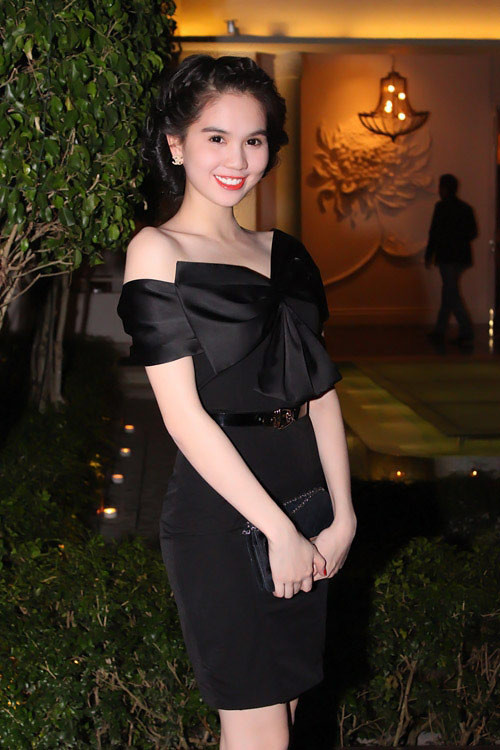 Ngọc Trinh sang trọng và tươi xinh Ngọc Trinh sang trọng và tươi xinh