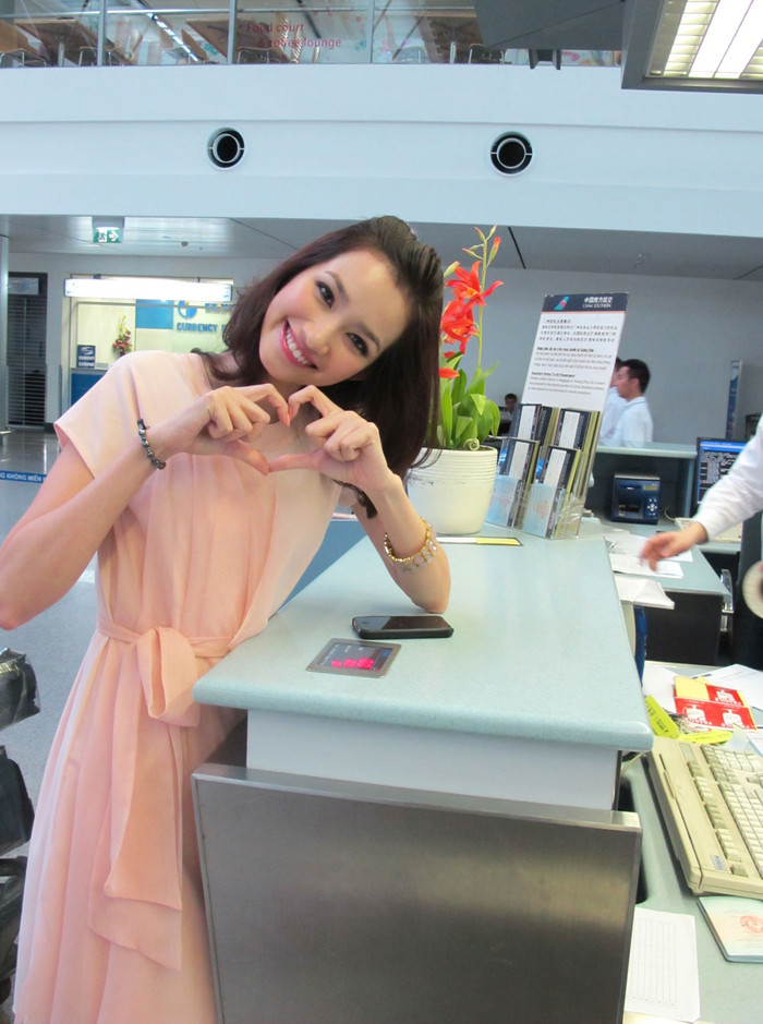 Tạo dáng xì tin trước giờ bay. Trước Trúc Diễm, một số gương mặt từng đại diện Việt Nam từng tham dự cuộc thi Hoa hậu Quốc tế như Hoa Hậu biển Vũ Ngọc Diệp (thi năm 2006), Top 10 HHVN 2006 Phạm Thùy Dương (năm 2007), Top 10 Hoa Hậu Thể Thao 2007 Cao Thùy Dương (năm 2008), Hoa Hậu Thể Thao 2007 Trần Thị Quỳnh (năm 2009); Người mẫu Chung Thục Quyên (năm 2010). Tạo dáng xì tin trước giờ bay. Trước Trúc Diễm, một số gương mặt từng đại diện Việt Nam từng tham dự cuộc thi Hoa hậu Quốc tế như Hoa Hậu biển Vũ Ngọc Diệp (thi năm 2006), Top 10 HHVN 2006 Phạm Thùy Dương (năm 2007), Top 10 Hoa Hậu Thể Thao 2007 Cao Thùy Dương (năm 2008), Hoa Hậu Thể Thao 2007 Trần Thị Quỳnh (năm 2009); Người mẫu Chung Thục Quyên (năm 2010).