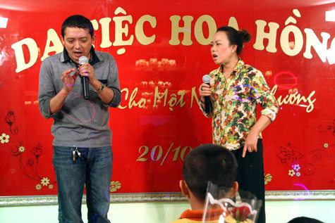 Cả hai tung hứng nhau khá ăn ý. Cả hai tung hứng nhau khá ăn ý.