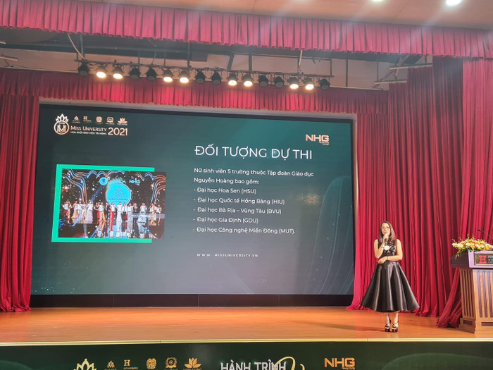 Bà Trần Thúy Trâm Quyên - Trưởng Ban tổ chức cuộc thi giới thiệu về Mss Univesity của NHG (ảnh: P.L) Bà Trần Thúy Trâm Quyên - Trưởng Ban tổ chức cuộc thi giới thiệu về Mss Univesity của NHG (ảnh: P.L)