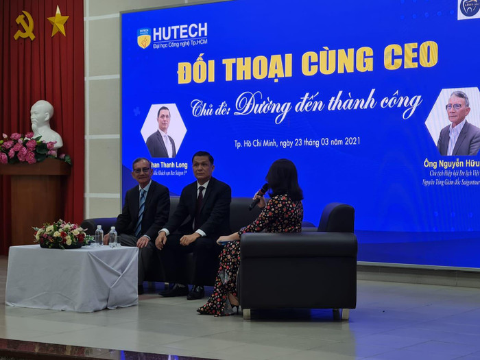 Buổi giao lưu với hai vị khách mời và các sinh viên của trường HUTECH (ảnh: P.L) Buổi giao lưu với hai vị khách mời và các sinh viên của trường HUTECH (ảnh: P.L)