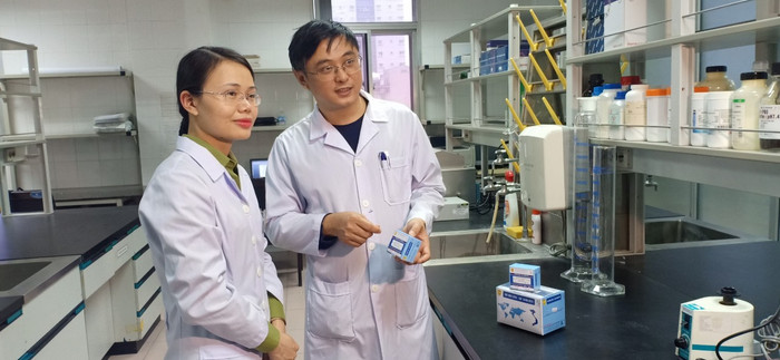 Sự thành công của bộ kit thử nCoV do Học viện Quân y sản xuất là nhờ vào các yếu tố chuyên môn, kinh nghiệm và tinh thần làm việc của người lính (Ảnh: Vũ Ninh) Sự thành công của bộ kit thử nCoV do Học viện Quân y sản xuất là nhờ vào các yếu tố chuyên môn, kinh nghiệm và tinh thần làm việc của người lính (Ảnh: Vũ Ninh)
