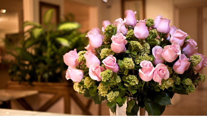 Việc tặng hoa hay không là quyền cá nhân của mỗi người. Việc tặng hoa hay không là quyền cá nhân của mỗi người.