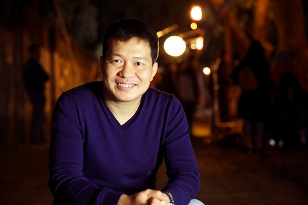 Đạo diễn Lương Đình Dũng cho rằng kiến nghị cấm tặng hoa thật điên rồ. Đạo diễn Lương Đình Dũng cho rằng kiến nghị cấm tặng hoa thật điên rồ.