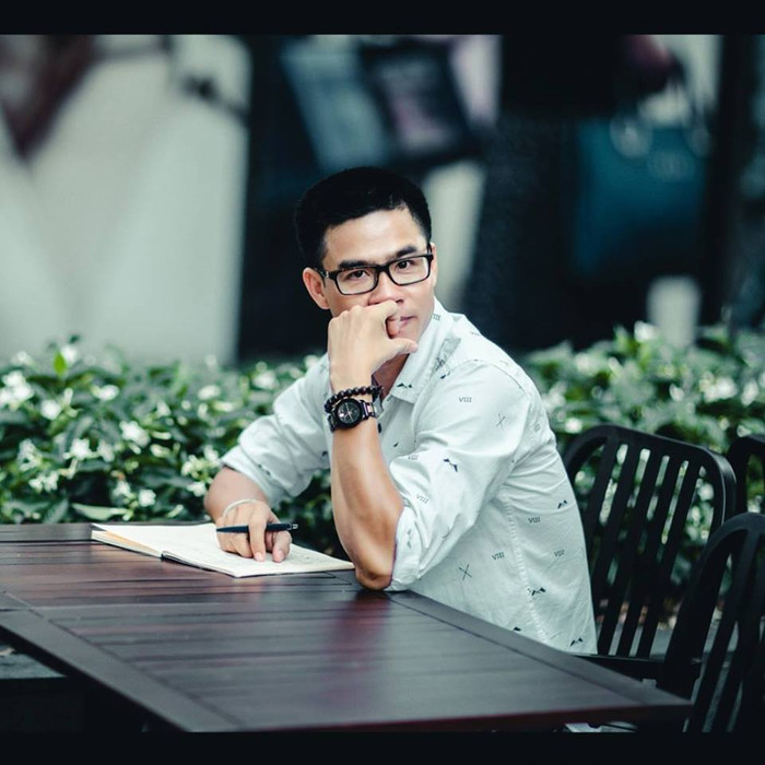 Nhà thơ Nguyễn Phong Việt đồng tình trước đề xuất phụ nữ không nhận hoa ngày 8/3. Nhà thơ Nguyễn Phong Việt đồng tình trước đề xuất phụ nữ không nhận hoa ngày 8/3.