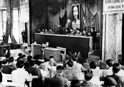 Đại hội Đảng toàn quốc lần thứ II tổ chức tại Chiến khu Việt Bắc (2/1951). Ảnh: TTXVN Đại hội Đảng toàn quốc lần thứ II tổ chức tại Chiến khu Việt Bắc (2/1951). Ảnh: TTXVN