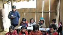 Giáo viên vùng đặc biệt khó khăn được hưởng những chính sách ưu đãi. (Ảnh minh họa: Báo Nhân dân) Giáo viên vùng đặc biệt khó khăn được hưởng những chính sách ưu đãi. (Ảnh minh họa: Báo Nhân dân)