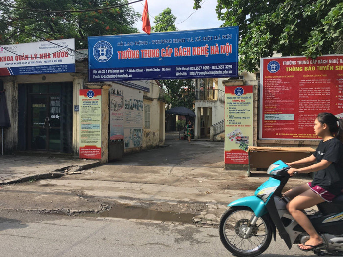 Lớp học hệ văn bằng 2 tiếng Anh Đại học Chu Văn An nằm trong Trường trung cấp Bách nghệ Hà Nội. Ảnh: V.P. Lớp học hệ văn bằng 2 tiếng Anh Đại học Chu Văn An nằm trong Trường trung cấp Bách nghệ Hà Nội. Ảnh: V.P.