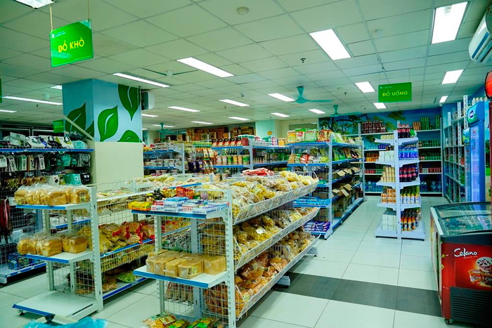 Siêu thị cho sinh viên đặt tại tầng 1 các tòa nhà ký túc xá có giá hợp lý. Siêu thị cho sinh viên đặt tại tầng 1 các tòa nhà ký túc xá có giá hợp lý.