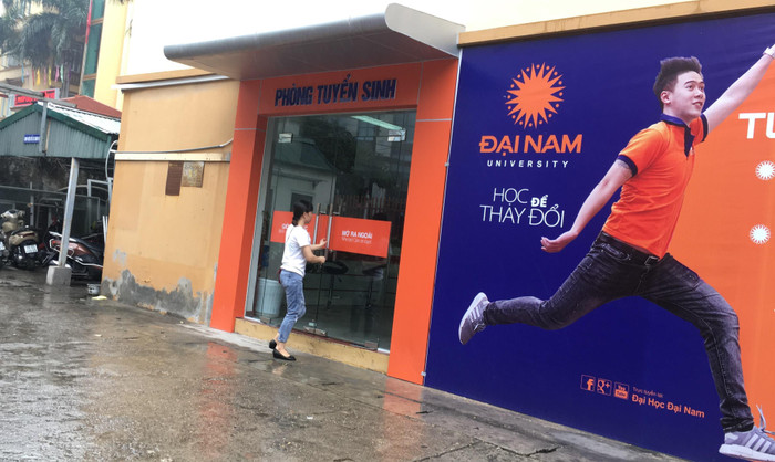 Trường đại học Đại Nam tuyển sinh văn bằng 2 tiếng Anh hệ đại học chính quy theo kiểu cứ nộp là đỗ. Ảnh: Vũ Phương.