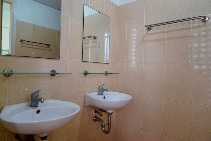 8 sinh viên một phòng được trang bị 2 nhà vệ sinh có nóng lạnh. 8 sinh viên một phòng được trang bị 2 nhà vệ sinh có nóng lạnh.