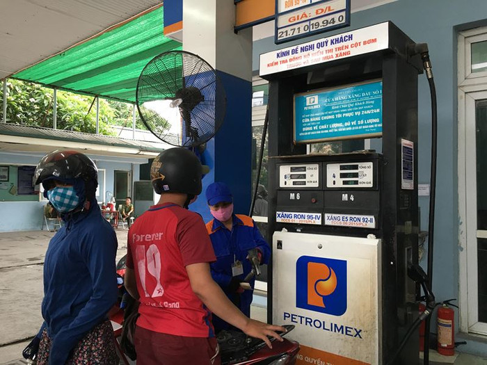 Sau 3 lần liên tiếp giảm nhẹ, giá xăng dầu đồng loạt được Liên bộ điều chỉnh tăng. Ảnh: V.P. Sau 3 lần liên tiếp giảm nhẹ, giá xăng dầu đồng loạt được Liên bộ điều chỉnh tăng. Ảnh: V.P.