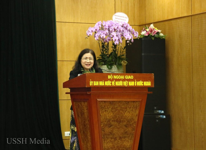 Tiến sĩ Lê Thị Thanh Tâm - Trưởng khoa Việt Nam học và Tiếng Việt, Trường Đại học Khoa học Xã hội và Nhân văn, Đại học Quốc gia Hà Nội phát biểu tại Lễ khai mạc Khóa tập huấn Giảng dạy tiếng Việt cho giáo viên người Việt Nam ở nước ngoài 2024. Tiến sĩ Lê Thị Thanh Tâm - Trưởng khoa Việt Nam học và Tiếng Việt, Trường Đại học Khoa học Xã hội và Nhân văn, Đại học Quốc gia Hà Nội phát biểu tại Lễ khai mạc Khóa tập huấn Giảng dạy tiếng Việt cho giáo viên người Việt Nam ở nước ngoài 2024.