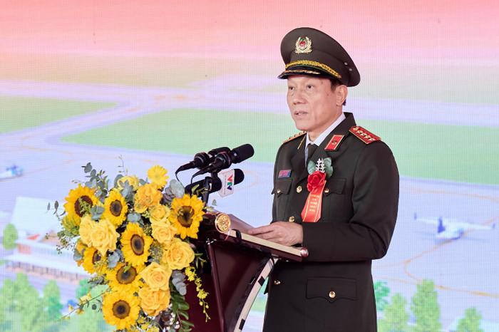 Đại tướng Lương Tam Quang, Ủy viên Bộ Chính trị, Bộ trưởng Bộ Công an chủ trì buổi lễ khởi công. Đại tướng Lương Tam Quang, Ủy viên Bộ Chính trị, Bộ trưởng Bộ Công an chủ trì buổi lễ khởi công.