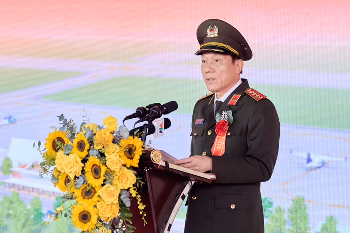 Đại tướng Lương Tam Quang, Ủy viên Bộ Chính trị, Bộ trưởng Bộ Công an chủ trì buổi lễ khởi công.