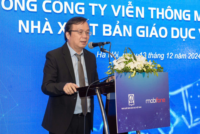 Ông Nguyễn Tiến Thanh - Chủ tịch Hội đồng thành viên, Tổng giám đốc Nhà xuất bản Giáo dục Việt Nam. Ông Nguyễn Tiến Thanh - Chủ tịch Hội đồng thành viên, Tổng giám đốc Nhà xuất bản Giáo dục Việt Nam.