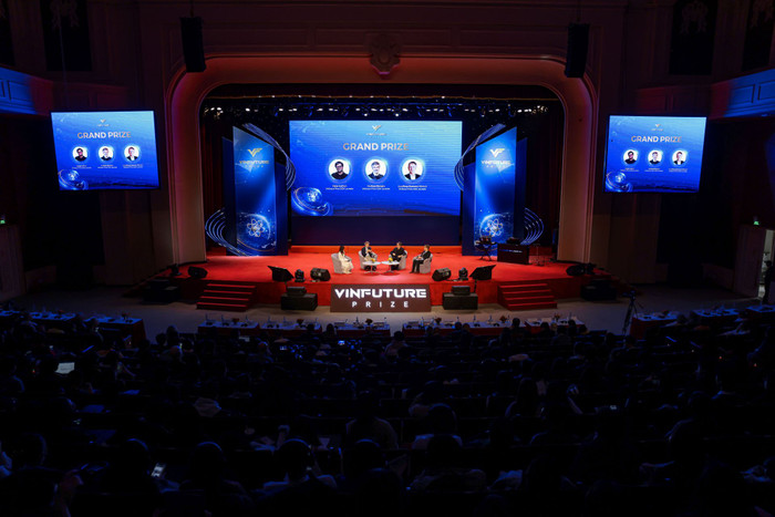 Các chủ nhân Giải thưởng VinFuture 2024 mang đến nhiều câu chuyện khoa học truyền cảm hứng cho sinh viên, nhà nghiên cứu trẻ. Anh 5 (2).jpg