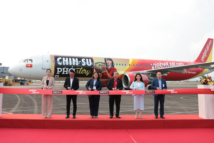 Vietjet và Masan Consumer trao thỏa thuận hợp tác và cắt băng khai trương tàu bay tại lễ ký kết. Vietjet và Masan Consumer trao thỏa thuận hợp tác & cắt băng khai trương tàu bay tại lễ ký kết (2).jpg
