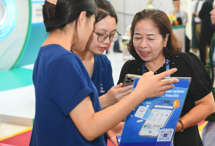 Tính năng Nhắc uống thuốc ứng dụng công nghệ AI được các chuyên gia, bác sĩ tại hội nghị đánh giá là “hiện đại, thiết thực và có ý nghĩa với người bệnh”. 2.jpeg