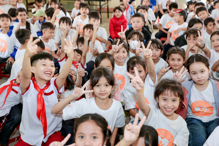 Sân trường tràn ngập tiếng cười và niềm háo hức của các em nhỏ. Ảnh Vinasoy 1 (31).jpg