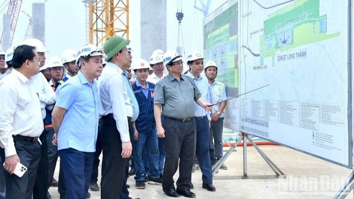 Thủ tướng Phạm Minh Chính cho ý kiến chỉ đạo về tiến độ xây dựng Cảng hàng không quốc tế Long Thành. (Ảnh: Thanh Giang) Thủ tướng Phạm Minh Chính cho ý kiến chỉ đạo về tiến độ xây dựng Cảng hàng không quốc tế Long Thành. (Ảnh: Thanh Giang)