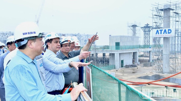 Thủ tướng Phạm Minh Chính thị sát công trường xây dựng Nhà ga hành khách. (Ảnh: Thanh Giang) Thủ tướng Phạm Minh Chính thị sát công trường xây dựng Nhà ga hành khách. (Ảnh: Thanh Giang)