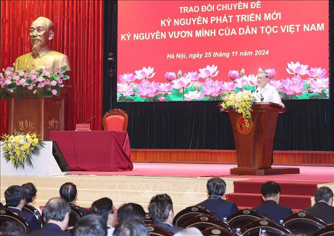 Tổng Bí thư Tô Lâm trao đổi chuyên đề “Kỷ nguyên phát triển mới - Kỷ nguyên vươn mình của dân tộc Việt Nam”. Ảnh: Thống Nhất/TTXVN Tổng Bí thư Tô Lâm trao đổi chuyên đề “Kỷ nguyên phát triển mới - Kỷ nguyên vươn mình của dân tộc Việt Nam”. Ảnh: Thống Nhất/TTXVN