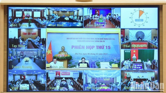 Phiên họp được truyền trực tuyến tới trụ sở 44 Ủy ban nhân dân các tỉnh, thành phố có các công trình giao thông trọng điểm đi qua. (Ảnh: Trần Hải) Phiên họp được truyền trực tuyến tới trụ sở 44 Ủy ban nhân dân các tỉnh, thành phố có các công trình giao thông trọng điểm đi qua. (Ảnh: Trần Hải)