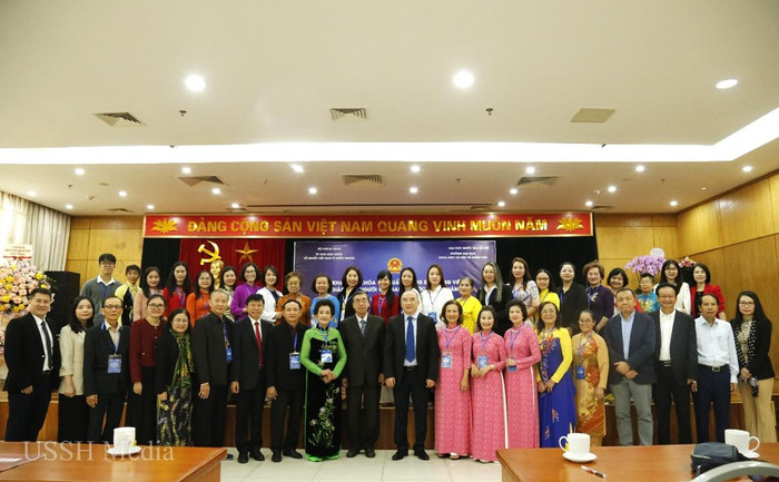 Hơn 40 thầy cô giáo là kiều bào tại các quốc gia trên thế giới tham gia khoá tập huấn năm 2024. Hơn 40 thầy cô giáo là kiều bào tại các quốc gia trên thế giới tham gia khoá tập huấn năm 2024.